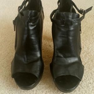 Madden girl upper black material size 10, 4 inch heels